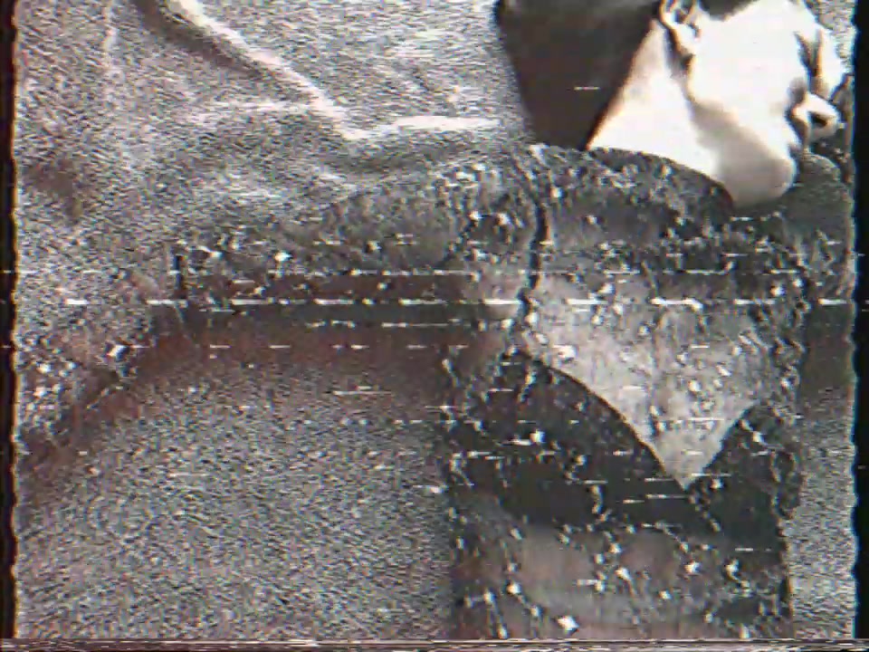 Lola scopata dal suo uomo mentre sega l'amico