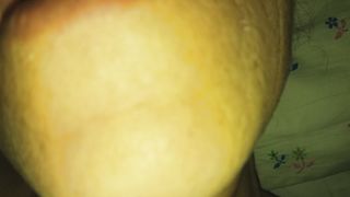 Mi piace masturbare la figa di quella troia di mia moglie