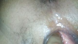 Mi piace masturbare la figa di quella troia di mia moglie