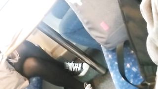 Candid camera bionda in calze nere