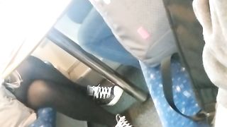 Candid camera bionda in calze nere