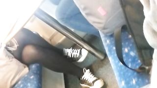 Candid camera bionda in calze nere