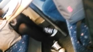 Candid camera bionda in calze nere