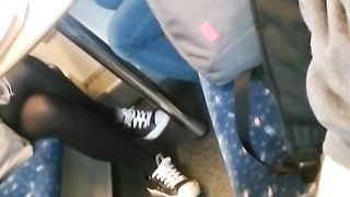 Candid camera bionda in calze nere