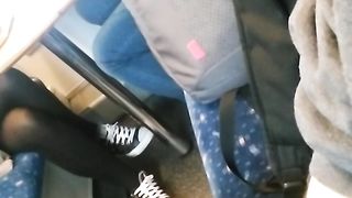 Candid camera bionda in calze nere