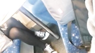 Candid camera bionda in calze nere