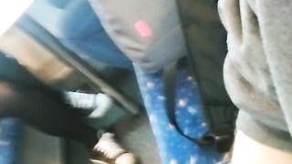 Candid camera bionda in calze nere