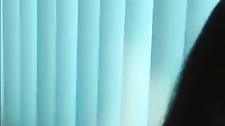 Giovane prostituta scopa in albergo