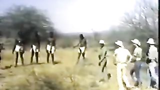 Uomini di una tribù africana con il cazzo di oltre 50cm (DOCUMENTARIO)