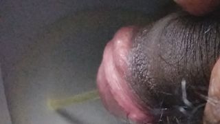 Anteprima del video: Dopo essermi segato...una bella pisciata