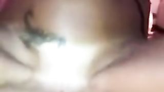 La milfona tatuata cavalca il mio uccellone