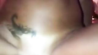 La milfona tatuata cavalca il mio uccellone