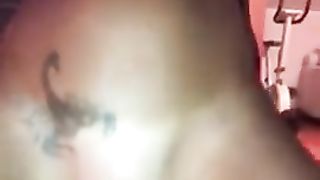 La milfona tatuata cavalca il mio uccellone