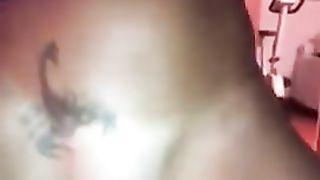 La milfona tatuata cavalca il mio uccellone