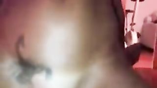 La milfona tatuata cavalca il mio uccellone