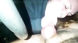 Amica troia ingoia la mia sborra in auto