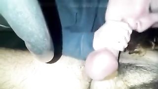 Amica troia ingoia la mia sborra in auto