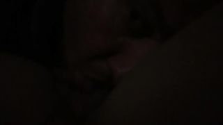 Moglie gode mentre le lecco la figa