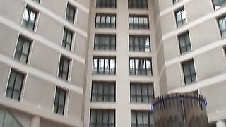 Troia irlandese portata in camera e scopata