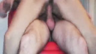 Cavalca il cazzo del fidanzato fino all'orgasmo