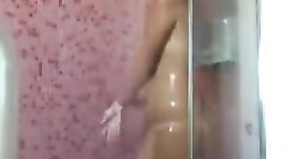 Nuda nella doccia per voi