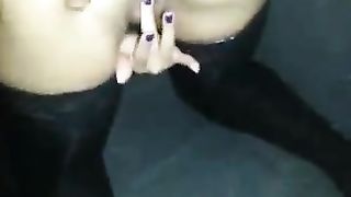 INFILATI UN DITO IN CULO...troia!!!