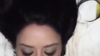 Vorreste anche voi sborrare in faccia a lei?