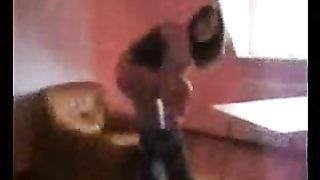 Brunetta carina con gli occhiali  in webcam