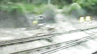 Anteprima del video: Bionda gli succhia il cazzo in treno