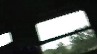 Bionda gli succhia il cazzo in treno