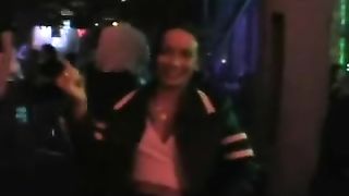 Si scopa la sua figa in webcam