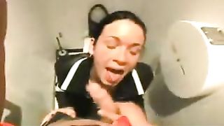 Si scopa la sua figa in webcam