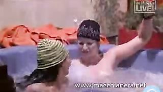 Lesbica bionda con la fica depilata