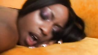 Mi piace questo bel culone nero