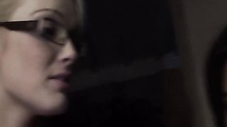 Anteprima del video: Due calde ragazze da scopare