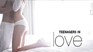 Anteprima del video: Giovane coppia fa sesso sul letto