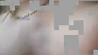 Teen tettona bruna in cam