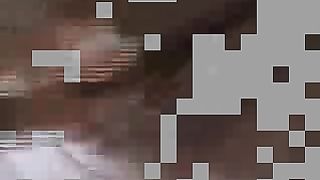 Teen tettona bruna in cam