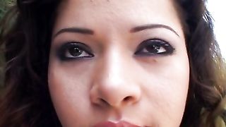 Anteprima del video: Due grossi cazzi neri per latina graziosa