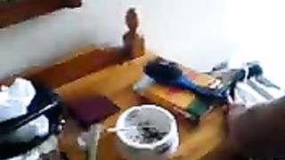 Tedesca bionda scopa mentre guarda un porno