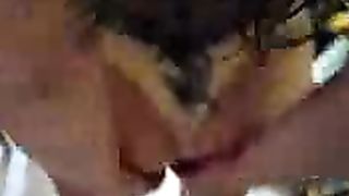 Tedesca bionda scopa mentre guarda un porno