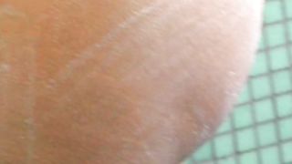 Bella italiana nuda si fa la doccia