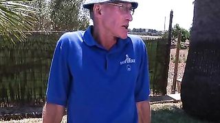 Vecchio scopa eccitante biondina