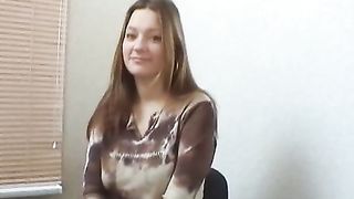 Anteprima del video: Teen troietta vuole provare la penetrazione anale