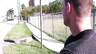 Anteprima del video: Piccola teen tatuata succhia e sega