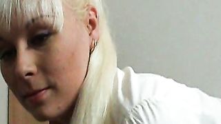 Biondissima lap dancer amatoriale