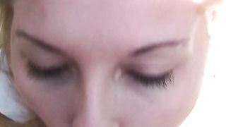 Calda bionda tedesca chiavata outdoor