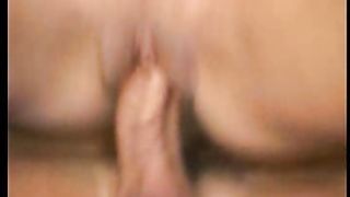 Coppia amatoriale scopa in ufficio