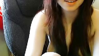 Virgin si masturba in cam