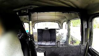 Anteprima del video: Scopata in taxi